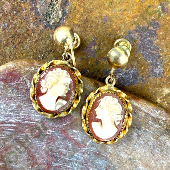 1/20 12kt Gold Filled Earrings Carved Cameo Screw Back - Picture 5 of 5